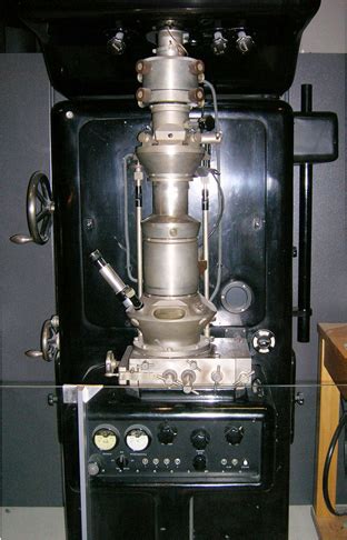 Cómo era el microscopio de Ernst Ruska y Max Knoll.